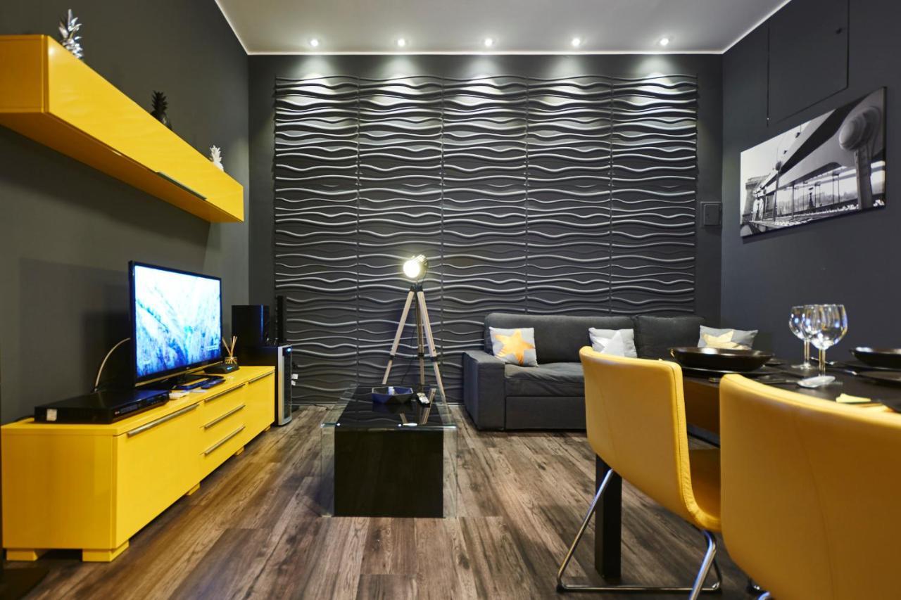 Central Location Yellow-Black Apartment Boedapest Buitenkant foto