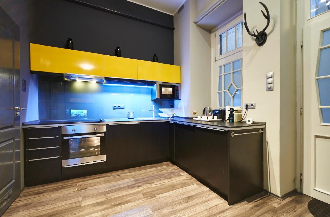 Central Location Yellow-Black Apartment Boedapest Buitenkant foto