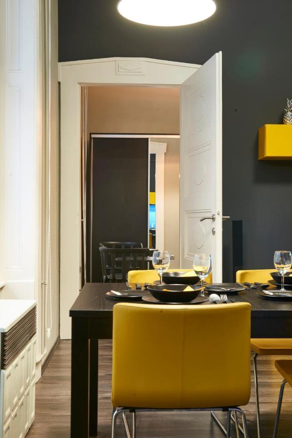 Central Location Yellow-Black Apartment Boedapest Buitenkant foto