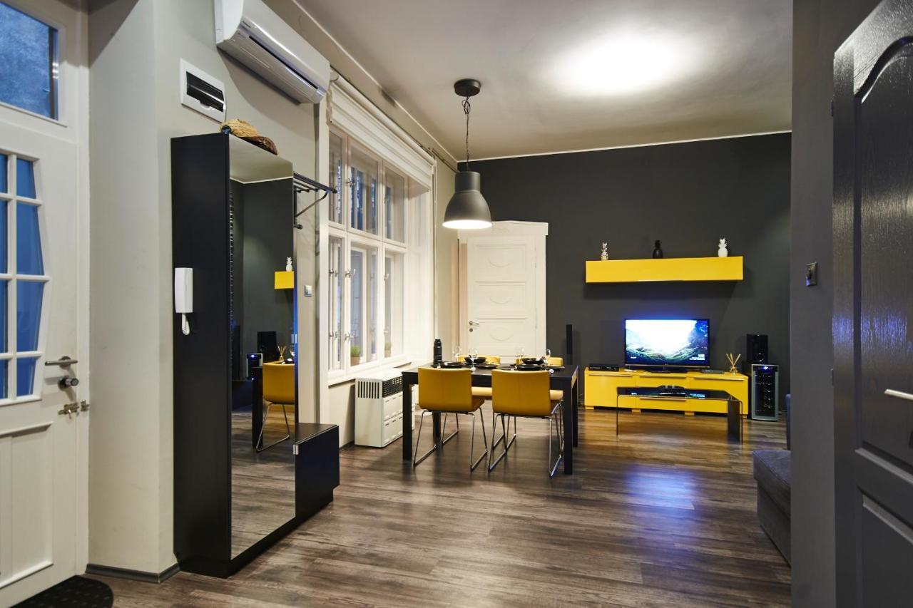 Central Location Yellow-Black Apartment Boedapest Buitenkant foto