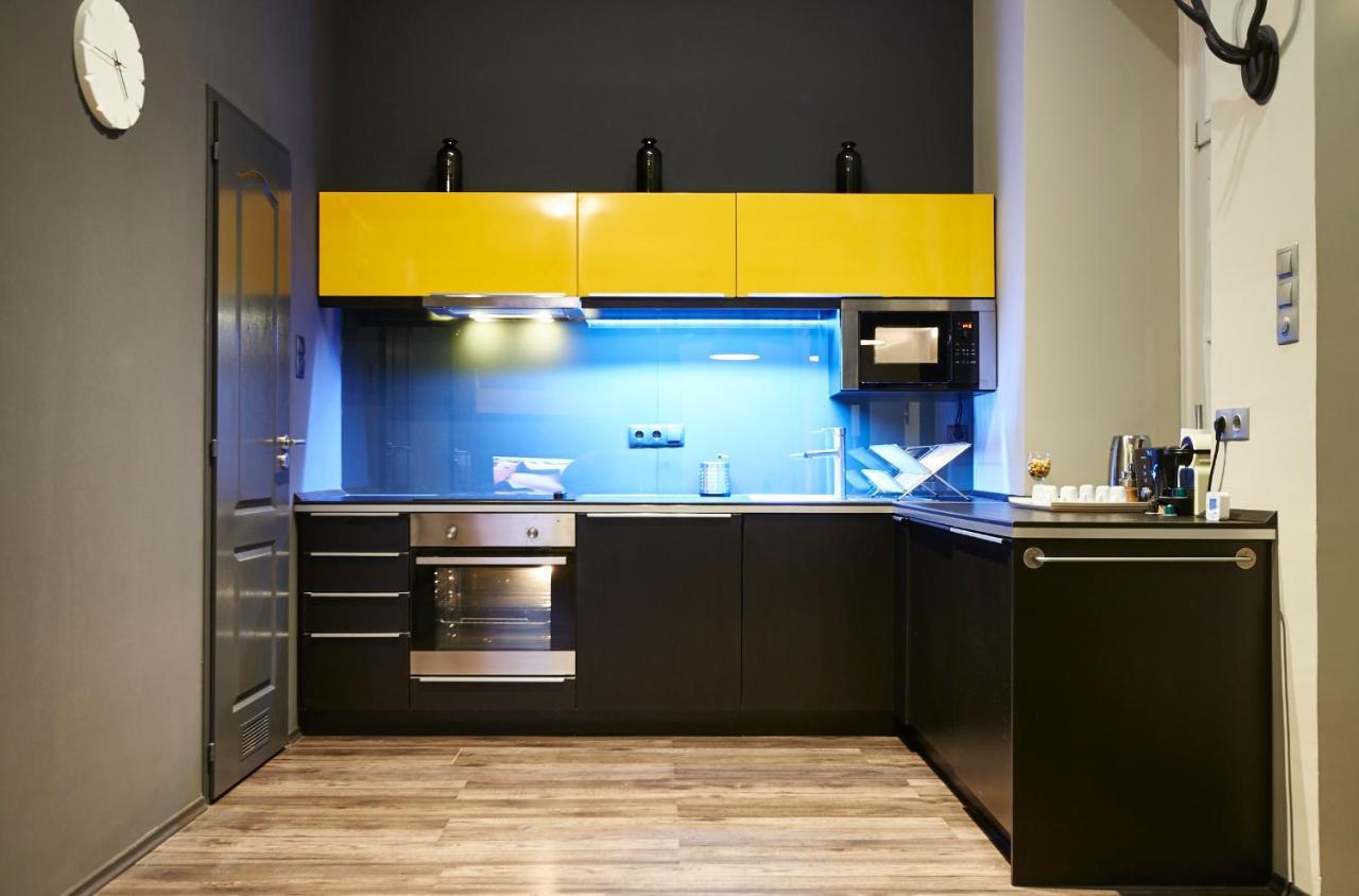 Central Location Yellow-Black Apartment Boedapest Buitenkant foto