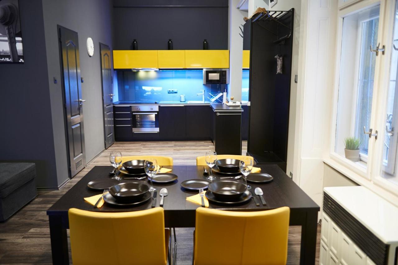 Central Location Yellow-Black Apartment Boedapest Buitenkant foto