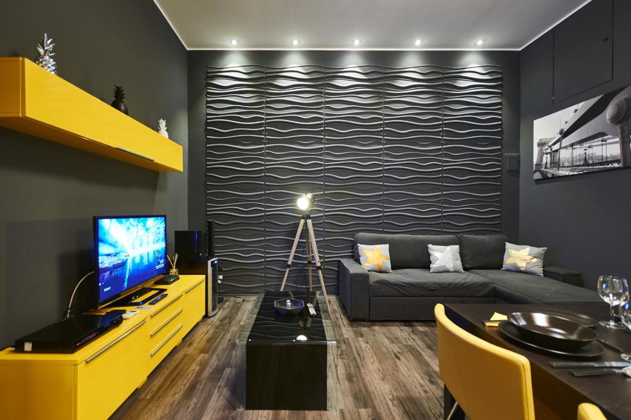 Central Location Yellow-Black Apartment Boedapest Buitenkant foto