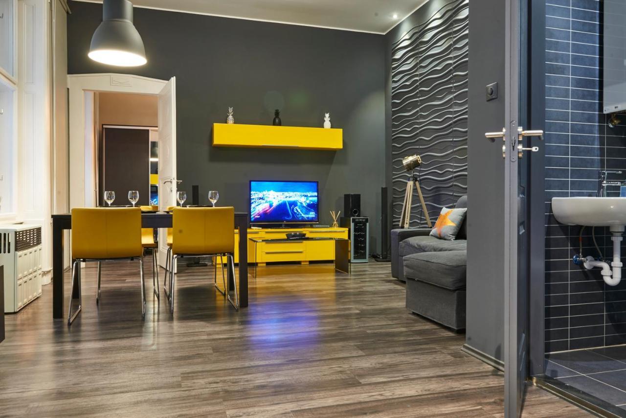 Central Location Yellow-Black Apartment Boedapest Buitenkant foto
